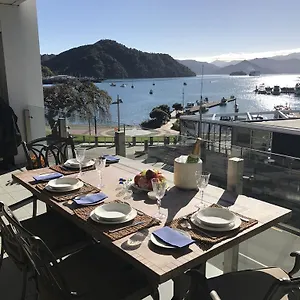 oxleys-302-waterfront-luxury-apartment.wellingtonnzhotels.com/